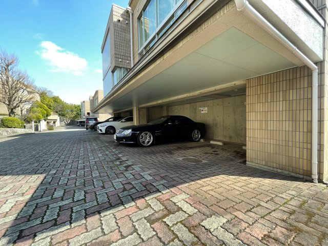 ◆その邸が魅せる、気品・上質・重厚感・極細やかさ、そのすべては訪れた者に安らぎと品性を与える特別な空間です。ここに住むからこそ意味がある。すべての（始まり）をここから迎えます。