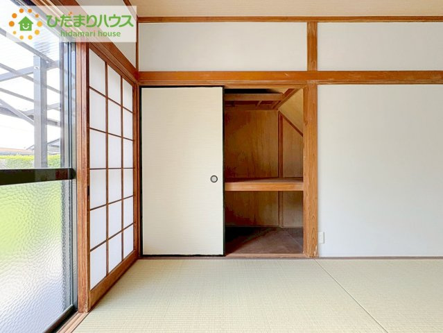 和室の収納は横開きクローゼット！　しまった物の出し入れも楽々です(^^)
