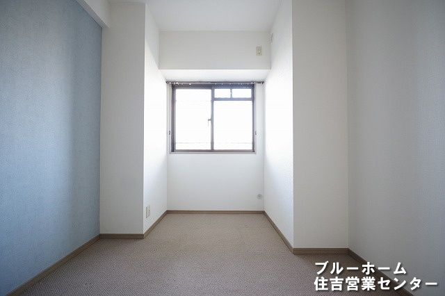 約5帖の洋室です！お部屋には収納や窓があります！