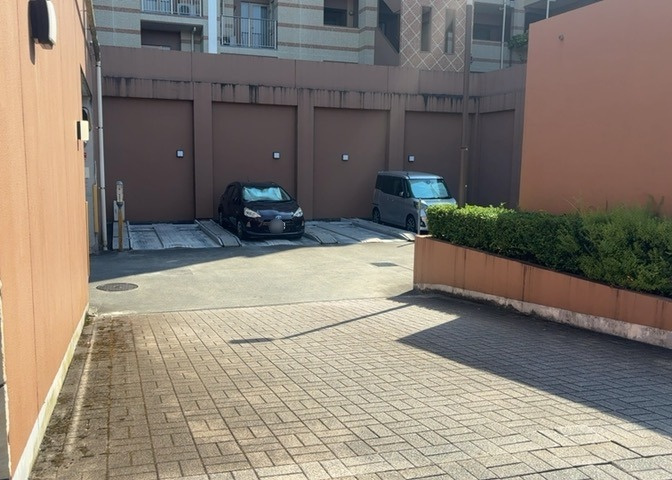 マンションの駐輪場は、事前に空きがあるか確認を取ると安心です。せっかく入居したのに駐輪スペースがない！なんてことになったら大変ですよね。そこで、内見時や購入前にはまず事前に確認しておくと良いでしょう。