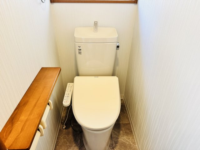 ～暖房温水洗浄機能付きトイレ　冬場は特に嬉しい機能ですね～
