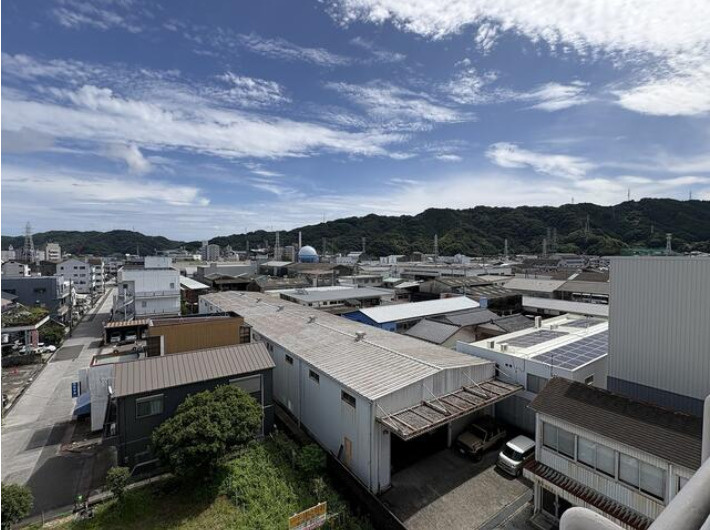 風通しがよく、バルコニーからの眺めも楽しめます♪