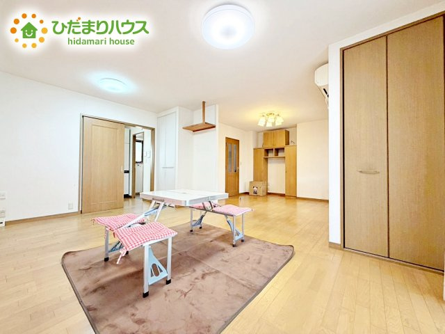 広～いリビングは、ゆったりとした家族だんらんの時間を過ごせます(^^)/
