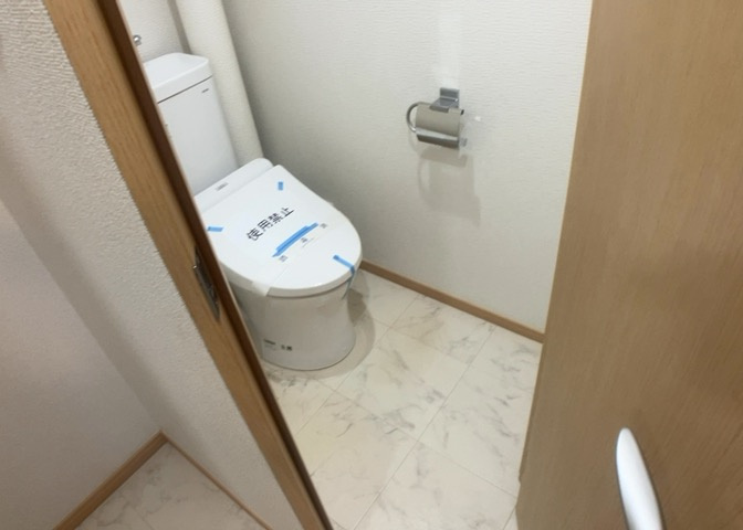 トイレは大きさや形、機能、抗菌性などが異なる多種多彩なタイプが各メーカーから出ています。それぞれに良さがあるため、事前にどういったタイプのトイレがいいのかをご家庭内で決めて、内見に行くといいでしょう。
