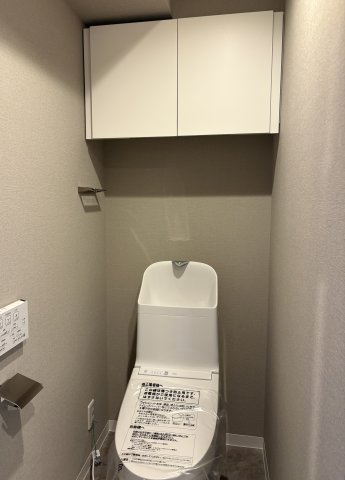 収納棚付きで便利です。