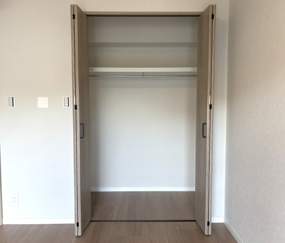 クローゼットは物の管理がしやすく便利です。