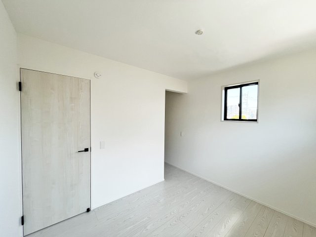 5.2帖洋室、子供部屋にもいいですね。お部屋スッキリ片付くW.I.C付き