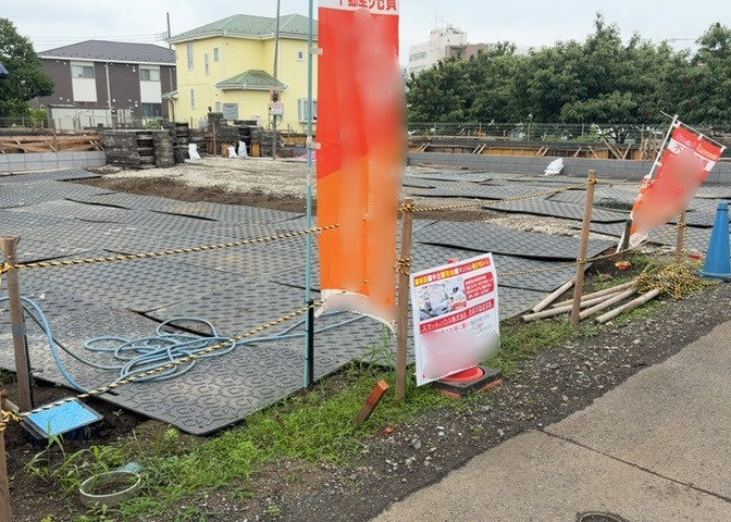 土地の形が極端に長細かったり、狭小地、あるいは道路との高低差がある傾斜地だった場合、後々売ろうとしても買い手がつかない場合もあります。後々、売却することになった時に価値の下がらない土地を選びましょう。
