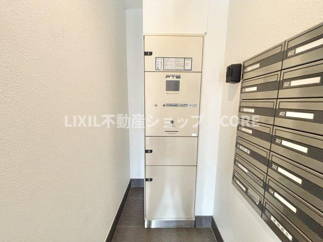 インターネットショッピング等の通信販売をよく利用する人にニーズが高まっている宅配BOXを完備。