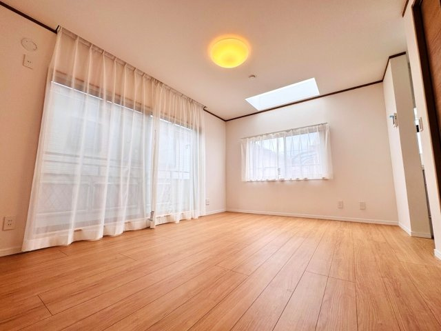 明るいお部屋で楽しむ家族の団欒　