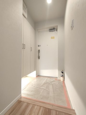 【玄関】　清潔感のある玄関で、お客様を気持ちよくお迎えします。
