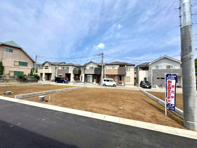 ■B区画　■自由設計で理想の住まいを実現できる注文住宅用地！　■現地と合わせて当社施工現場のご見学も可能です！　■花田小学校まで徒歩2分(約160ｍ)・中央中学校まで徒歩15分（約1200ｍ）