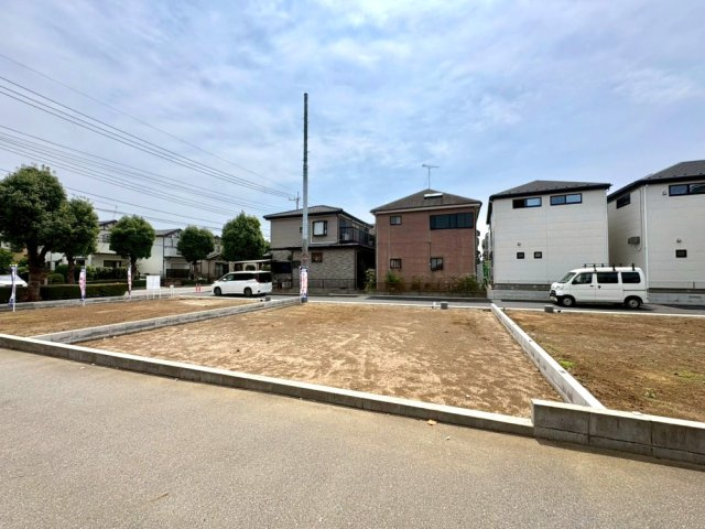 ■B区画　■自由設計で理想の住まいを実現できる注文住宅用地！　■現地と合わせて当社施工現場のご見学も可能です！　■花田小学校まで徒歩2分(約160ｍ)・中央中学校まで徒歩15分（約1200ｍ）