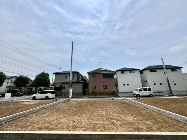 ■B区画　■自由設計で理想の住まいを実現できる注文住宅用地！　■現地と合わせて当社施工現場のご見学も可能です！　■花田小学校まで徒歩2分(約160ｍ)・中央中学校まで徒歩15分（約1200ｍ）