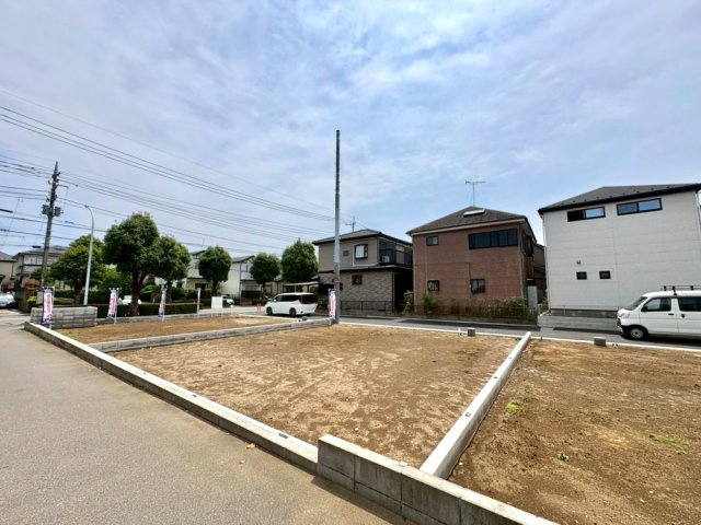 ■B区画　■自由設計で理想の住まいを実現できる注文住宅用地！　■現地と合わせて当社施工現場のご見学も可能です！　■花田小学校まで徒歩2分(約160ｍ)・中央中学校まで徒歩15分（約1200ｍ）