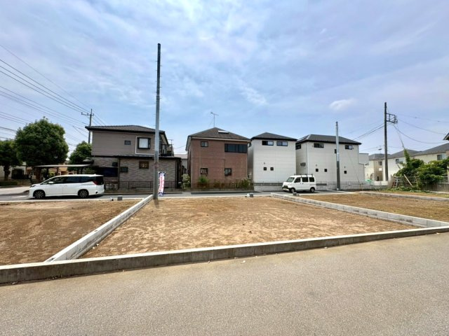 ■B区画　■自由設計で理想の住まいを実現できる注文住宅用地！　■現地と合わせて当社施工現場のご見学も可能です！　■花田小学校まで徒歩2分(約160ｍ)・中央中学校まで徒歩15分（約1200ｍ）