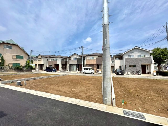 ■B区画　■自由設計で理想の住まいを実現できる注文住宅用地！　■現地と合わせて当社施工現場のご見学も可能です！　■花田小学校まで徒歩2分(約160ｍ)・中央中学校まで徒歩15分（約1200ｍ）