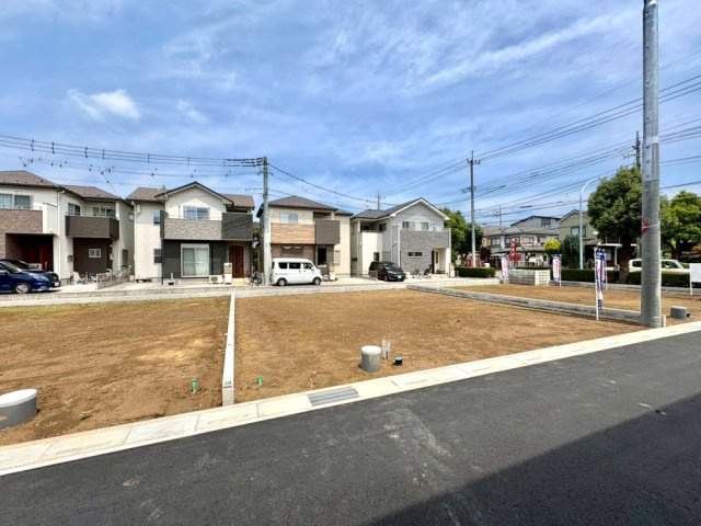 ■B区画　■自由設計で理想の住まいを実現できる注文住宅用地！　■現地と合わせて当社施工現場のご見学も可能です！　■花田小学校まで徒歩2分(約160ｍ)・中央中学校まで徒歩15分（約1200ｍ）