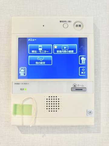 来訪者の顔を確認できるTVモニター付インターホン。