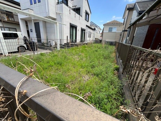 家を建てる前提で土地を探している場合、地盤の丈夫さは譲れない条件の一つです。地盤が脆弱だと追加工事が必要となります。また、過去に地盤沈下や液状化現象を起こした土地は、できるだけ避けた方がいいでしょう。
