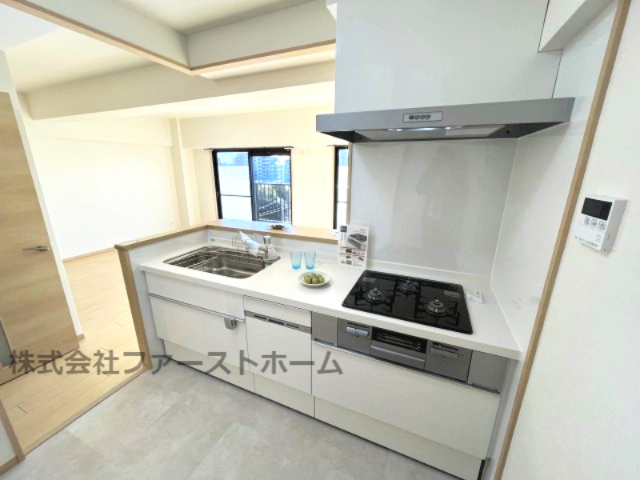 人気の対面式システムキッチン（LIXIL製）
