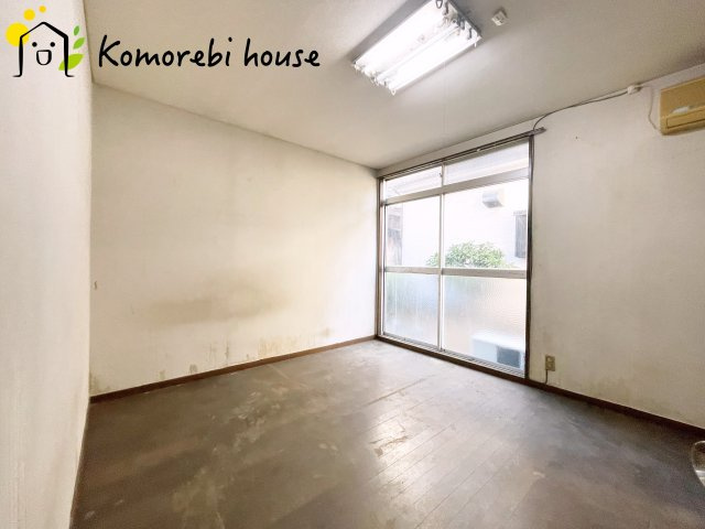 使い勝手のいい洋室です