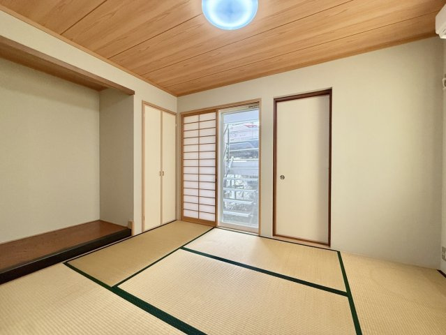 畳の香りに癒される落ち着いた和室。来客時のおもてなしや、くつろぎの場としても活躍します。