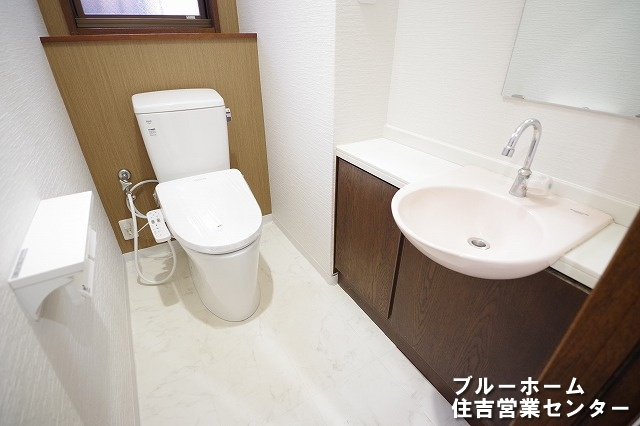 手洗い場のある便利なトイレです！