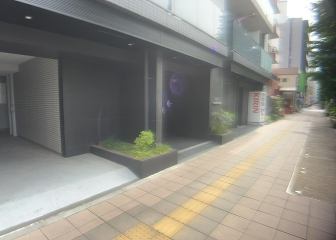 物件によっては、入居者が個人的に使用できる専用庭がついているものもあります。また、住宅の中にある土間の部分を庭と呼ぶこともあります。庭の用途は住む人によって変わり、それによってデザインもさまざまです。