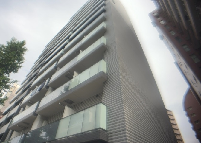 外観はマンション管理がされているかの目安になります。築年数が古いと、壁面は劣化してひび割れが生じることも！建物が古びていても細かいところが修繕されていると、きちんと管理されているなぁと感じるでしょう。