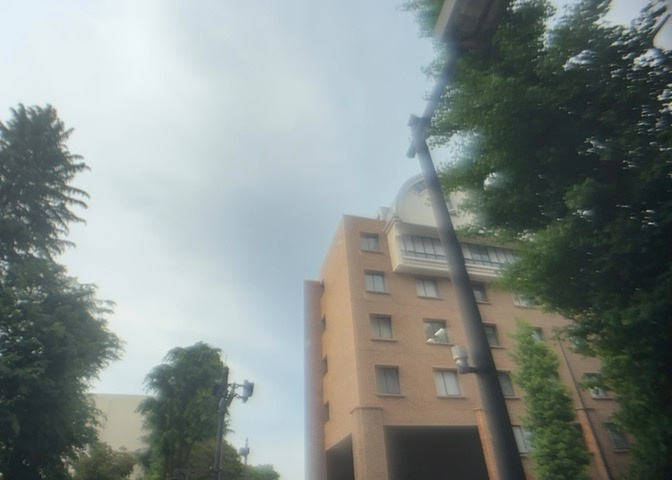 眺望の良さを楽しめるダイニングキッチンで家族団らんの時間を過ごしてはいかがでしょうか。バルコニーから見える景色を家族で眺める時間は、時間が経つのを忘れてしまいそうですね。是非、現地を見に行きましょう！