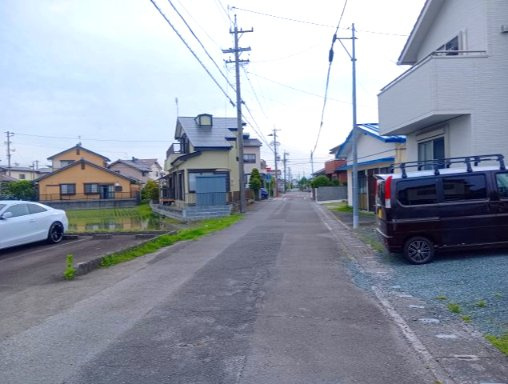 前面道路は幅員4.9ｍ、間口は10.7m！
