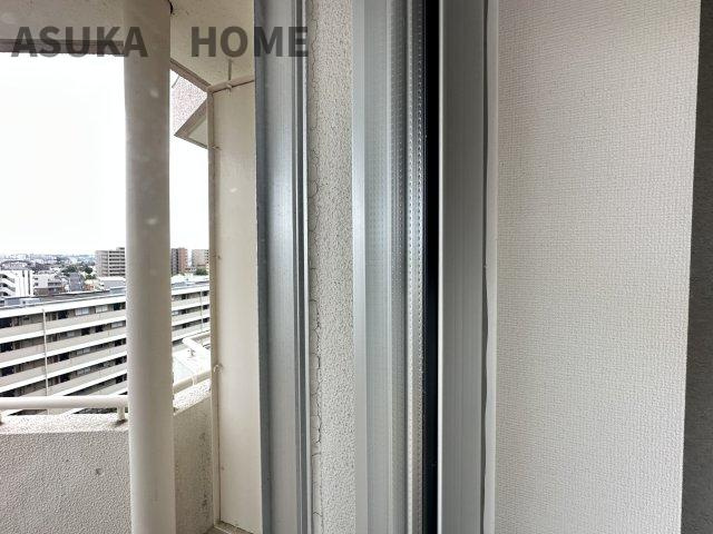 冷暖房効率や冬の結露防止、室内外の遮音性等にも大きく役に立つ複層ガラス。
