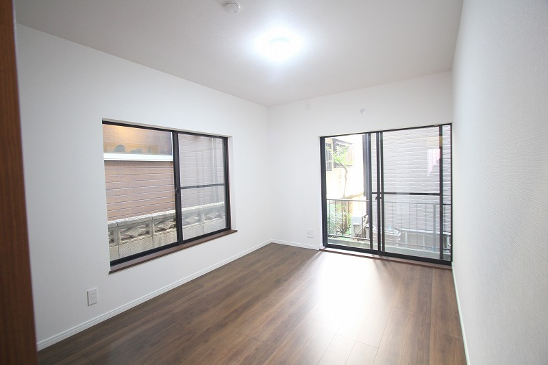 2025年11月9日撮影/1階6.2帖洋室