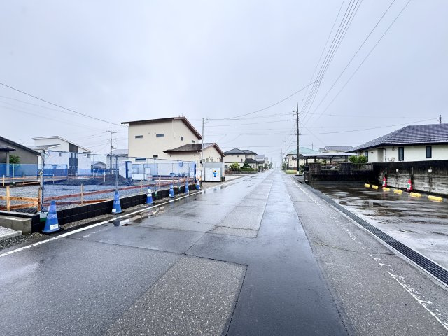 現地写真　西側接道幅員約7ｍ　東側接道幅員約4.5ｍ