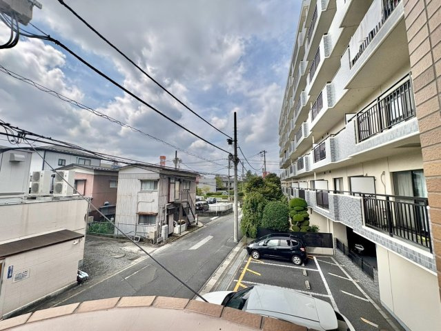 南向きバルコニーで陽当り良好！