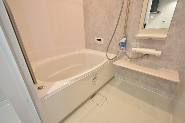 最新のユニットバスに取り替えています♪お掃除ラクラク設計です！水栓は節水機能付き・浴槽はお湯が冷めにくい仕様です♪