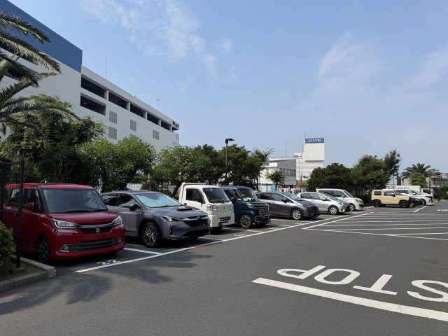 平置きと機械式の駐車場がございます。（要空き確認）