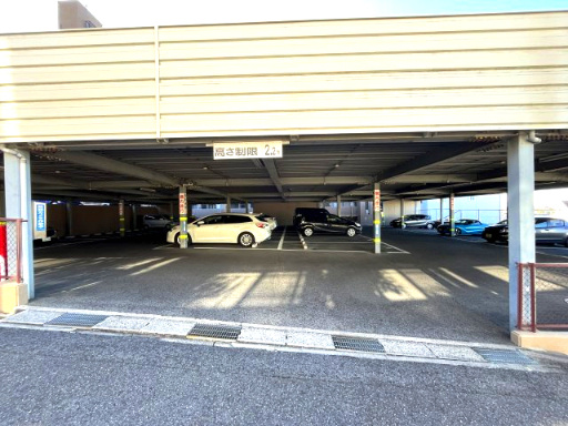 敷地内駐車場1台付きです（無償）