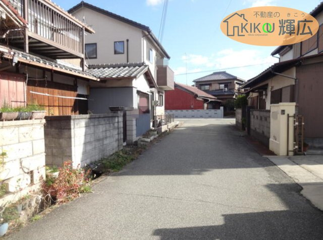 前面道路は広々としておりますので、お車の運転が苦手な方でも安心ですね。