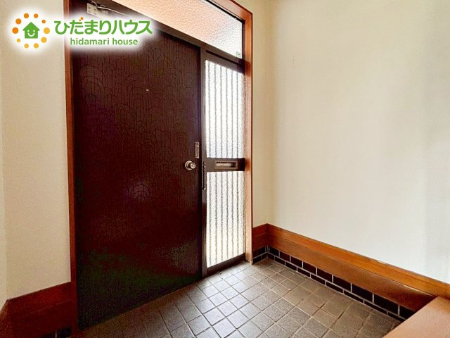 玄関はゆったりとした奥行き、幅を確保しており、お買い物帰りやお子様とのお出かけの際も安心です♪