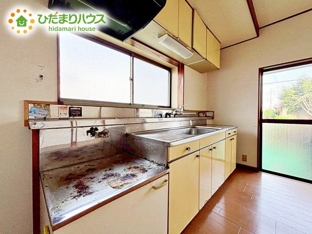 清潔感あふれるホワイトカラーを基調とした明るいキッチン♪