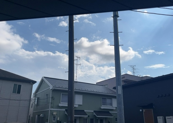 眺望を気にして物件を探す場合、前面に建物が建っていないか現地で確認しましょう！前面に建物があると景色はもちろん、日当たりや風通しにも影響が出てきます。住んだ時のことを想像しながら現地見学をしましょう。