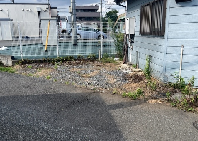 駐車場と明記されていても、最小スペースでつくられた駐車場だと大型車は駐車できなかったり、出入りしにくくなったりする可能性があります。お車のサイズと購入したい物件の駐車場のサイズを現地で確認しましょう。