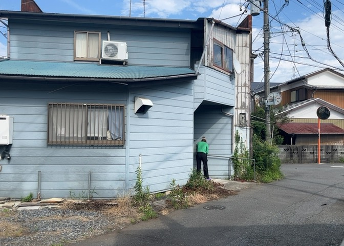 お持ちの車種によっては前面道路が広い方が便利でしょう。しかし、前面道路が広ければその分交通量が多くなるため、騒音などが気になる場合があります。実際に現地を見学し、周辺交通量や騒音などを確認しましょう！