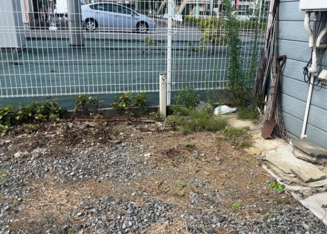 敷地内に散水栓や立水栓があると便利です。水道水を直接利用できるため、水を運ぶ手間を省くことが出来ます。大量の水を必要とする洗車作業や清掃などに役立ちます。その他設備とあわせて、現地でご確認ください。