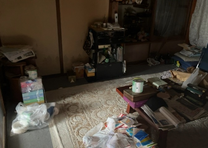 ダイニングは、食事や家族の団らんスペースとしてだけではなく、ほかの用途としても使用することができます。ダイニングテーブルを置き、食事のためのスペースを作ることでリビングとの差別化を図ることができます。