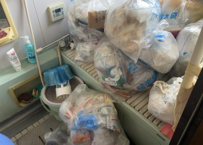 入浴時の快適さも大事なことですが、綺麗な状態を維持できなければ気持ちよく入浴できません。毎日の掃除が楽という点は大事なポイントになります！カビが生えにくく掃除がしやすい、壁や浴槽を選ぶといいでしょう。