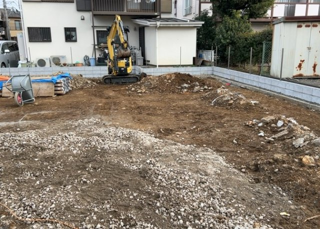 土地の形が極端に長細かったり、狭小地、あるいは道路との高低差がある傾斜地だった場合、後々売ろうとしても買い手がつかない場合もあります。後々、売却することになった時に価値の下がらない土地を選びましょう。