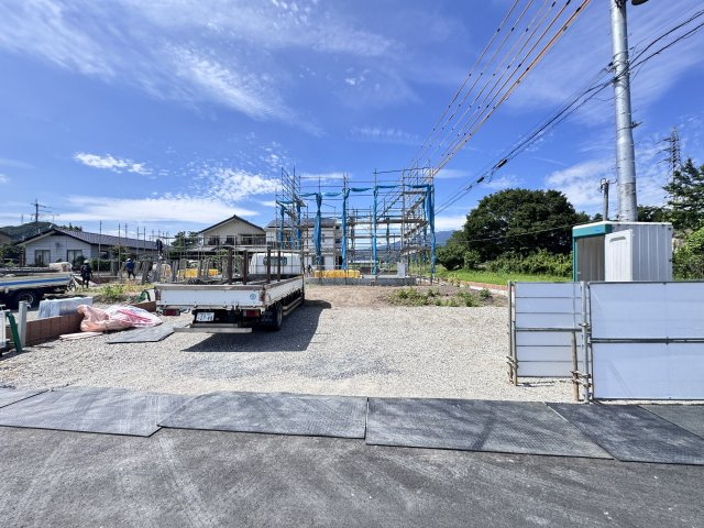 現地写真　駐車スペースは並列4台分可能です！     　